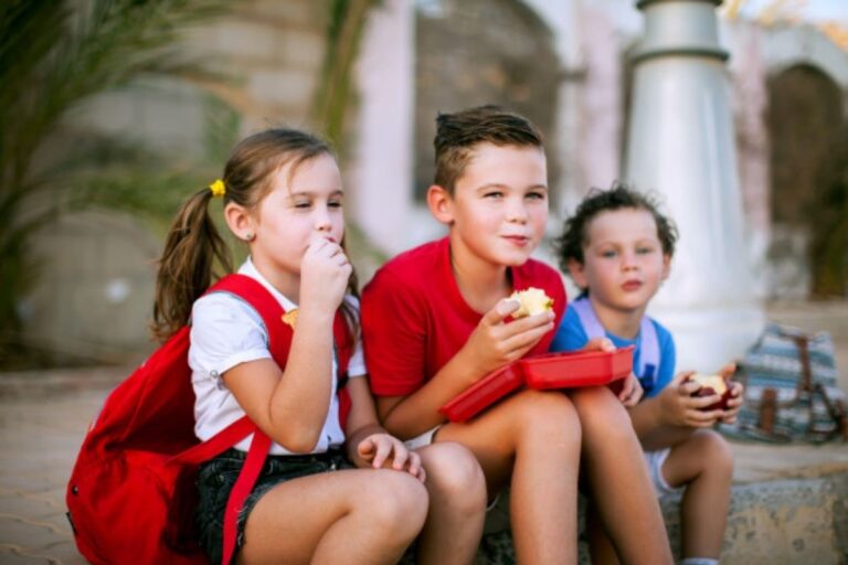 Pouco espaço em casa? Mãe cria método para armazenar lanches do filho e pais adoram!